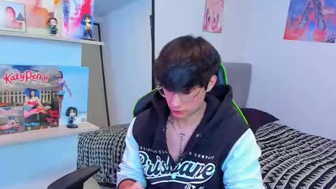 Snapshot of jayhotxxx chatting on May 15, 10:17 pm Jay online show from May 15, 10:17 pm