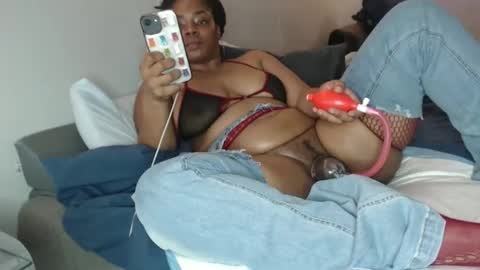 Snapshot of jaysowett chatting on December 5, 3:59 am jaysowett online show from December 5, 3:59 am