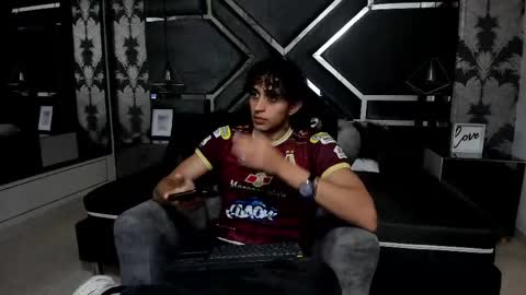 Snapshot of jaytaylorr chatting on April 24, 11:34 am Jay Taylor online show from April 24, 11:34 am