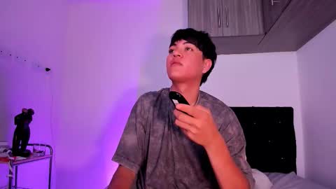 jaythomax online show from December 14, 7:40 pm