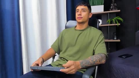 jaze_bradley online show from December 2, 11:26 am