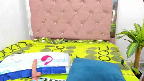 jazmin040_ online show from January 9, 11:57 am