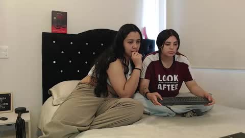 Jazmin and Scarlett online show from February 14, 7:12 pm