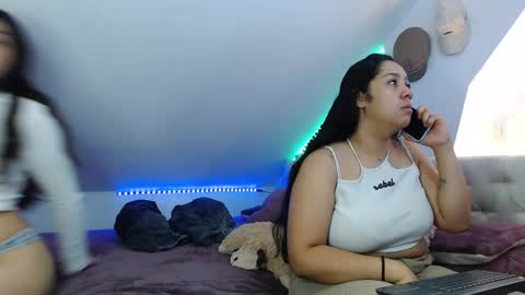 Jazmin and Scarlett online show from October 28, 1:36 pm