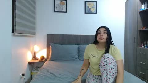 Jazmin and Scarlett online show from April 12, 2:38 am