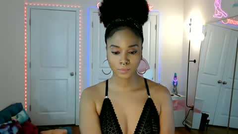 Snapshot of jazminefox chatting on May 23, 5:28 pm Jazmine Fox online show from May 23, 5:28 pm