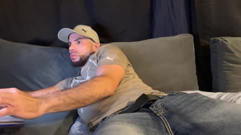 JcMax305 online show from February 14, 7:10 pm