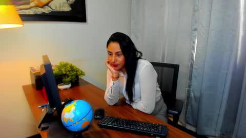 Snapshot of jean_foster chatting on October 28, 6:54 pm Mistress Jane Foster online show from October 28, 6:54 pm