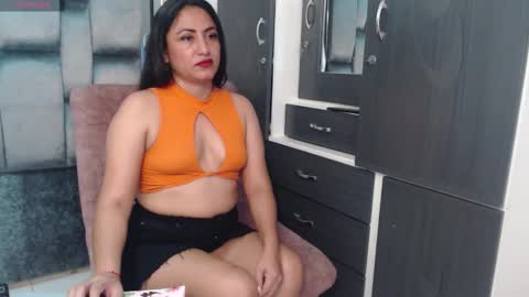 Snapshot of jean_foster chatting on December 22, 4:59 pm Mistress Jane Foster online show from December 22, 4:59 pm