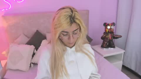 Jean online show from September 10, 10:54 pm