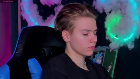 jean_wilsons online show from March 12, 11:27 am