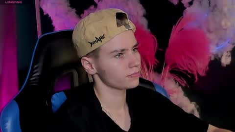 jean_wilsons online show from April 19, 11:09 am