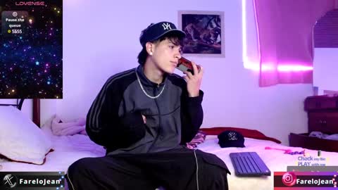 Snapshot of jeanfarelo chatting on December 17, 7:29 am Jean online show from December 17, 7:29 am