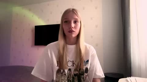 Snapshot of jeanmariemolsan chatting on June 13, 8:34 am jeanmariemolsan online show from June 13, 8:34 am