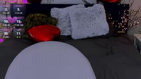 jeanniefox_ online show from February 19, 2:12 pm