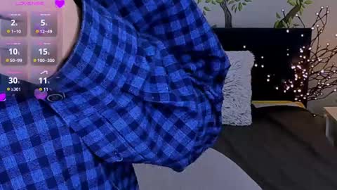 jeanniefox_ online show from March 4, 7:30 am