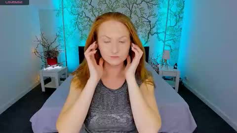 jeanniefox_ online show from September 11, 12:16 pm