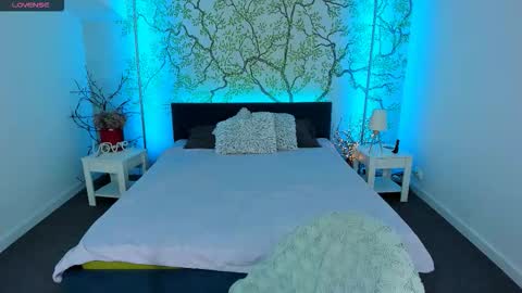 jeanniefox_ online show from October 16, 6:25 am