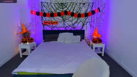 jeanniefox_ online show from October 20, 6:14 am