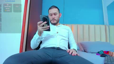 Snapshot of jeanpiere02 chatting on November 15, 3:59 am Jeanpiere online show from November 15, 3:59 am