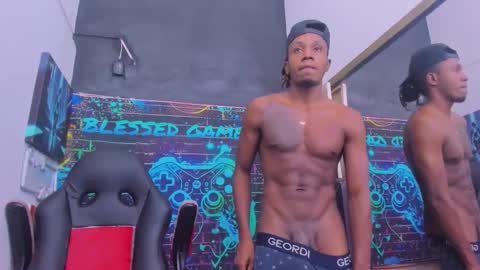 jeanpieroo26 online show from February 14, 7:32 pm