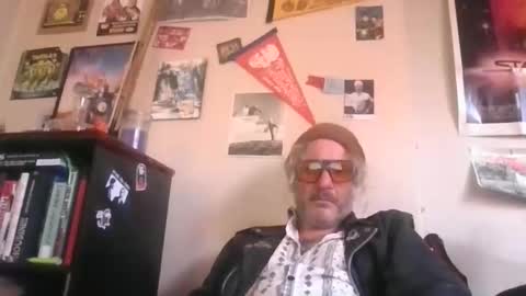Snapshot of jeepster9 chatting on April 3, 7:56 pm jeepster9 online show from April 3, 7:56 pm