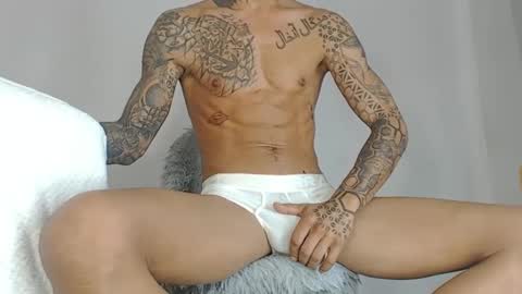 jeilertthh online show from February 15, 11:39 am