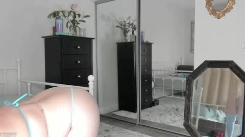 Snapshot of jelly_jinx chatting on February 23, 1:58 am jelly online show from February 23, 1:58 am