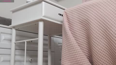 Snapshot of jenaloren chatting on December 6, 7:54 am Jena dont forget to thumbs up your rating is so important to me online show from December 6, 7:54 am