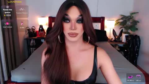 Queen Jenifer online show from March 17, 7:01 am