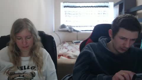 JenisAndPeter online show from March 8, 7:05 am