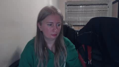 JenisAndPeter online show from March 25, 7:20 pm