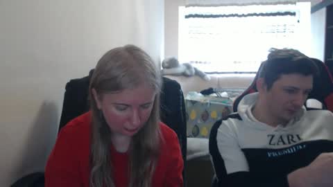 JenisAndPeter online show from April 11, 7:45 am