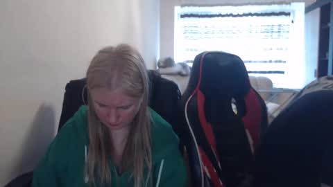 JenisAndPeter online show from April 22, 5:43 am