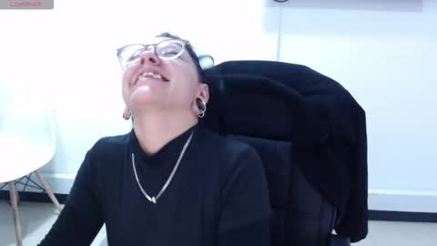 jenn online show from October 30, 4:19 pm