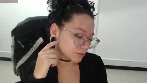 jenn online show from December 1, 8:03 pm