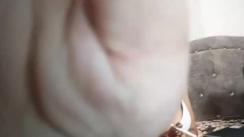 Snapshot of jenna_grey24 chatting on October 22, 12:00 am Isabella online show from October 22, 12:00 am