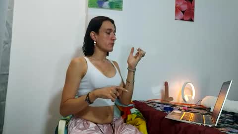 Snapshot of jenna_grey24 chatting on December 2, 7:36 am Isabella online show from December 2, 7:36 am