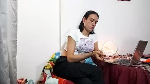 Snapshot of jenna_grey24 chatting on December 4, 7:17 am Isabella online show from December 4, 7:17 am