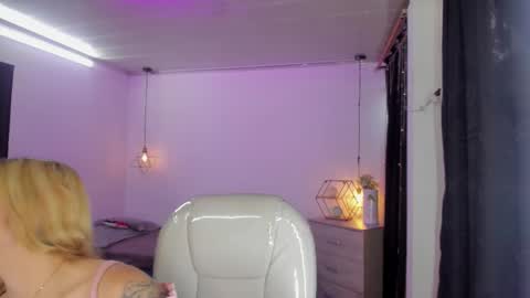 Snapshot of jennaa_cooper chatting on September 27, 8:03 pm jennaa_cooper online show from September 27, 8:03 pm