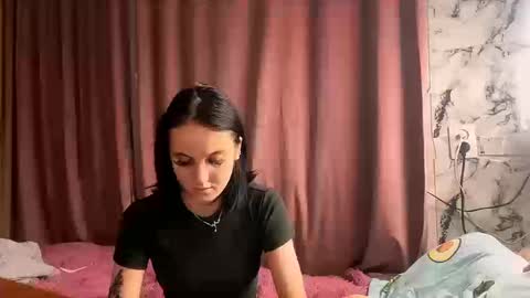 Mia online show from December 17, 11:16 am