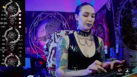 Snapshot of jennalovvee chatting on December 10, 12:28 am Mrs. Jenna online show from December 10, 12:28 am