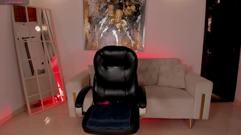 Jenna Olson  online show from April 21, 10:10 am