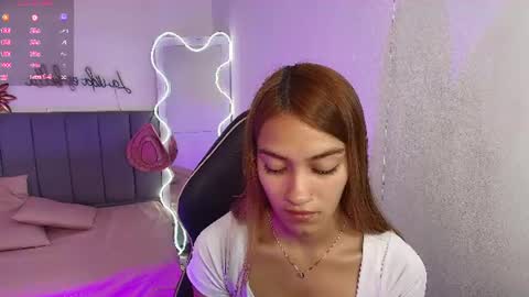 Snapshot of jenner_tay chatting on July 3, 1:34 am jenner online show from July 3, 1:34 am