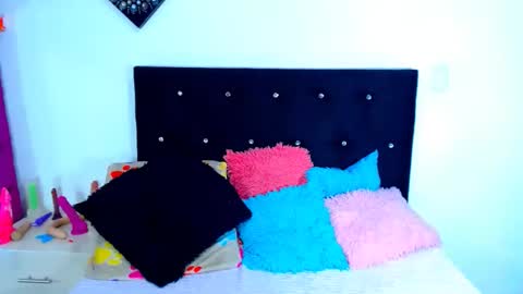 jenn online show from December 4, 8:45 am