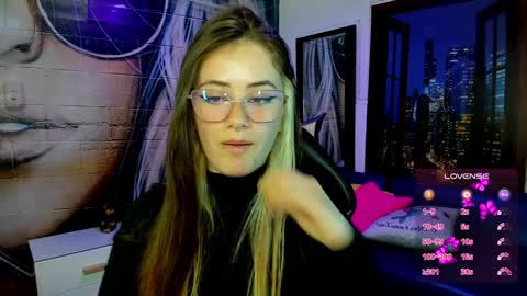 Snapshot of jenni_arango chatting on December 6, 7:43 am Jenny online show from December 6, 7:43 am