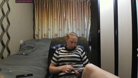 JenniDeep online show from April 19, 6:32 pm