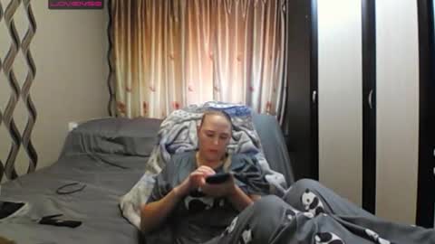 JenniDeep online show from June 9, 7:53 am