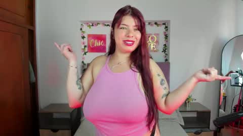 Snapshot of jennie_boobs_ chatting on September 25, 8:23 pm  Jennie   online show from September 25, 8:23 pm