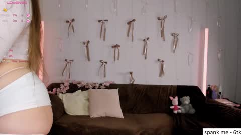 Snapshot of jenniekitty chatting on September 23, 2:03 am Jennie online show from September 23, 2:03 am